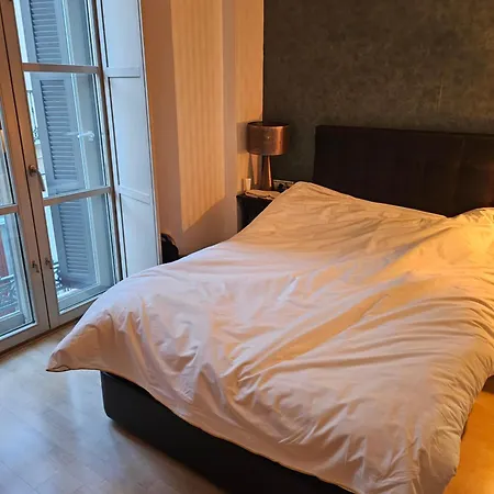 Square Apartmens Arthur Gebhard アパート *